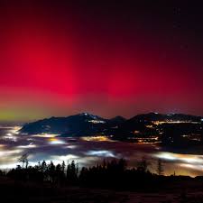 Une tempête solaire provoque des aurores boréales en Suisse