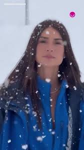 Thaila Ayala e Renato Góes curtem romance na neve
