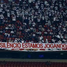 Organizada do São Paulo protesta e não canta: 'Silêncio, estamos jogando'