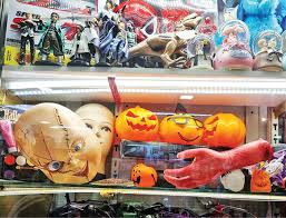 ویترین های هالووینی، جشن های وارداتی