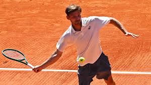 What were the Roland Garros qualifying results on Monday?