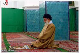نتیجه تصویری برای عکس رهبر در مسجد