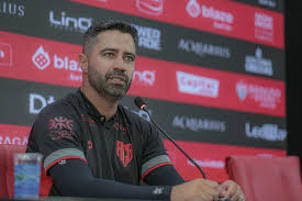 Técnico do Atlético-GO minimiza pressão no OBA: "Se estão odiando, é porque um dia amaram"