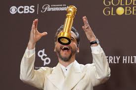 Brasileiros invadem publicação do Globo de Ouro, que rasga elogios a Wagner Moura