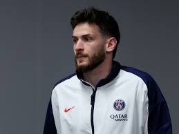 Arsenal told chances of Khvicha Kvaratskhelia transfer as PSG star's dad makes statement