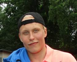 Image of Patrik Laine with his parents