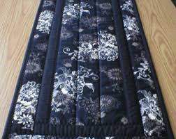 Résultat de recherche d'images pour "oval quilted table toppers"