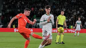 Movimiento de última hora del Atlético por un jugador del Elche tras enfriarse Marcos Leonardo