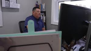 Se acerca el fin del TPS y estos salvadoreños abandonan, con dolor, el "sueño americano": "Me siento derrotada"