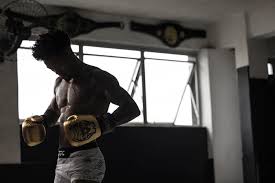 Vinicius "LokDog" Oliveira, lutador de Porto Alegre no UFC, faz combate decisivo que pode levá-lo ao top 10 do peso galo