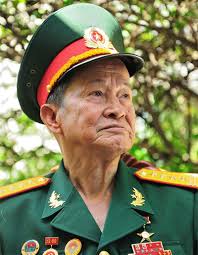 Đại tá Nguyễn Văn Tàu tên thường gọi là Tư Cang, sinh ra tại xã Long Phước, thị xã Bà Rịa -Vũng Tàu. 6 năm trường làng, trường tỉnh, ... - dai-ta-tu-cang