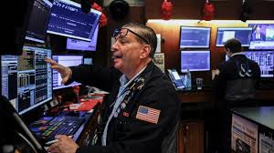 Stock market traders monitor falling technology shares as Treasury yields rise