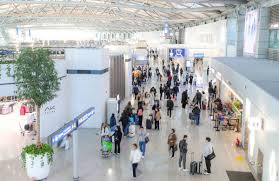 새벽 인천공항 터미널서 라이터로 불…시민이 소화기로 끄고 제압