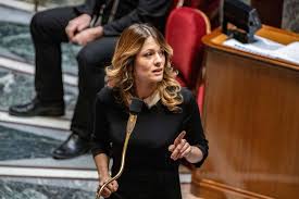 Crise Politique: Maud Bregeon Déplore l'Écoeurement des Français!