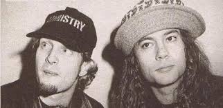 Layner Staley and Mike Starr. Layne Staley along with Mike Starr in interview as layne answers questions regarding his broke foot. Category: Interview. - MIKE%2BSTARR%2BLayne%2BStaley