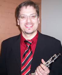 Alexander Glatz wurde in Athen, Griechenland, geboren. Seinen ersten Instrumentalunterricht auf der Blockflöte erhielt er in ... - a_glatz_big