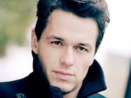 Julian Ovenden will play Simon, an actor portraying John F. Kennedy in &#39;Bombshell,&#39; on NBC&#39;s &#39;Smash.&#39; - 1.163078