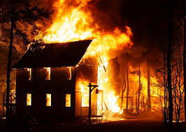 De nombreux bâtiments rasés par le feu à Bicolline