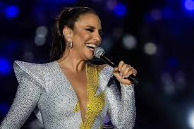 Ivete clareou
