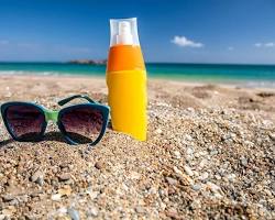 Зображення: sunglasses and sunscreen