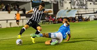 Campal em Cruz Azul x América; Veiga escapa de expulsão