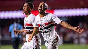 Lucas Moura surpreende em recuperação e tem chance de voltar a jogar no São Paulo dois meses antes do esperado