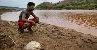 Resultado de imagem para INDIOS KRENAK RIO DOCE MORREU