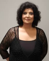 PUC-SP: Professora Brilha e Recebe Honraria Máxima! Veja Por Quê!