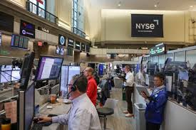 Cierra Wall Street n rojo mientras el bono del Tesoro a 30 años repunta hasta el 5.17% -