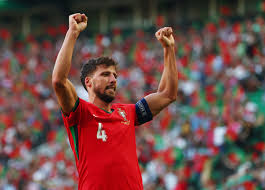Técnico de Portugal anuncia Rúben Dias fora da estreia na Copa: "Não é o momento de arriscar"