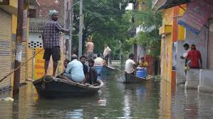 उत्तर प्रदेश में बाढ़ का कहर: गंगा-यमुना खतरे के निशान से ऊपर, लाखों प्रभावित
