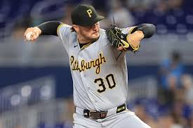 Paul Skenes pitching for the Pittsburgh Pirates against the San Francisco Giants
