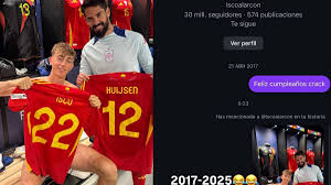 El reencuentro de Huijsen con un ídolo de su infancia: 