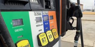 Experts say drivers should fill up their gas tanks now. Here’s why