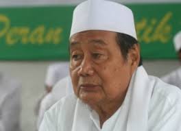 ID, JAKARTA -- KH Abdullah Faqih termasuk kiai sepuh Nahdlatul Ulama (NU) yang berani melawan arus. Di tengah cengkraman industri rokok ke pelbagai bidang ... - kh-abdullah-faqih-_120229202105-339