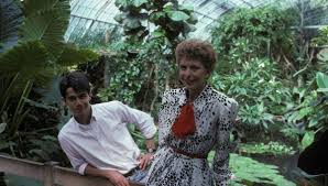 Emmanuel Carrère: Révélations Choc sur sa Mère dans "Kolkhoze"! 😱