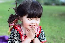 Một trong những shoot quảng cáo của Weingping tại Thái Lan. Cô bé 3 tuổi xinh như thiên thần nổi tiếng khắp Thái Lan 11 - co-be-3-tuoi-xinh-nhu-thien-than-noi-tieng-khap-thai-lan