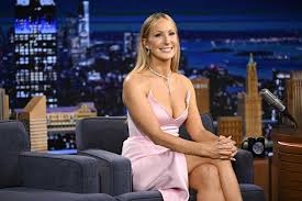 Nikki Glaser Laughs Off an Underwear Wardrobe Malfunction on Live TV With Cheeky Comment