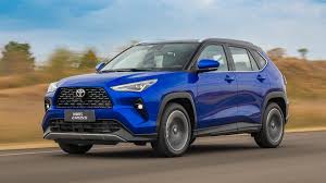 Toyota Yaris Cross é R$ 47 mil mais barato que Corolla Cross e faz 18 km/l