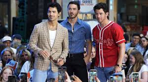 Jonas Brothers Perform Halftime Show at 49ers vs. Rams, NFL Fans Sound Off on Australia Show — Bleacher Report