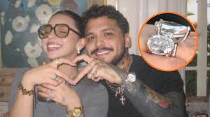 Ángela Aguilar presume los anillos de diamantes que Christian Nodal le regaló