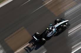 Antonelli vence pela 1ª vez na F1 e Bortoleto sequer larga no GP da China