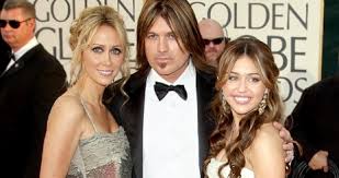 Képtalálat a következőre: „miley cyrus családi képek”