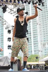 Résultat de recherche d'images pour "socks with shorts men"