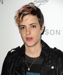 Celebrity DJ Samantha Ronson has settled a legal battle with a woman who alleged the star&#39;s pitbull killed her dog. Farnouche Kamran claimed the DJ&#39;s pet, ... - 158250145-255x300