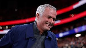 Mourinho adia decisão sobre futuro e diz que não falou com o Real Madrid