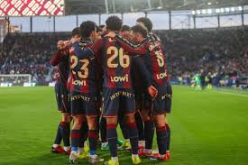 Equipo y afición, solos contra el peligro