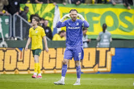 LIVE eredivisie | Tijd dringt voor Feyenoord: Ueda mist enorme kans op gelijkmaker in Sittard