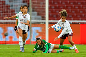 La brasileña De Souza elogia el fútbol mexicano femenino, en el cual confía sobresalir