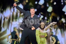 Lanzan gas lacrimógeno a Ricky Martin durante concierto